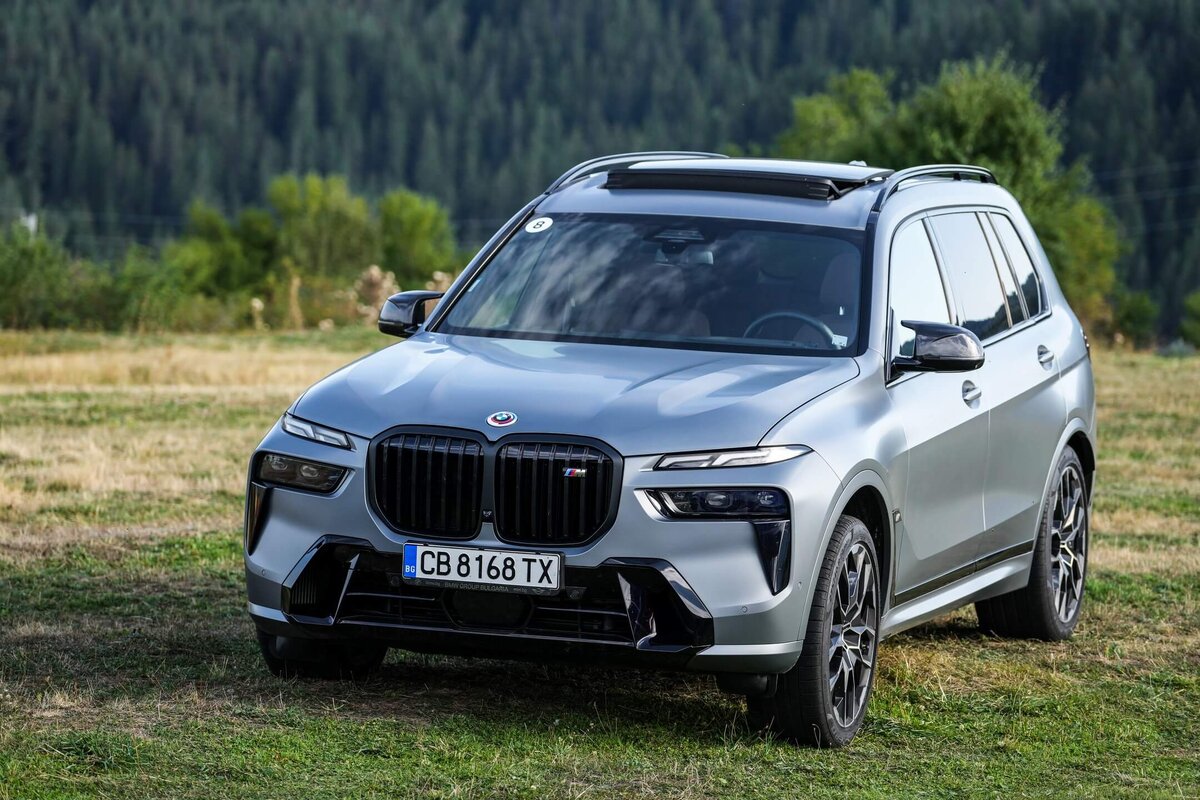 Вес бмв х7. БМВ х7 м60i. Frozen Pure Grey Metallic BMW x5. BMW Bulgaria. BMW bg.