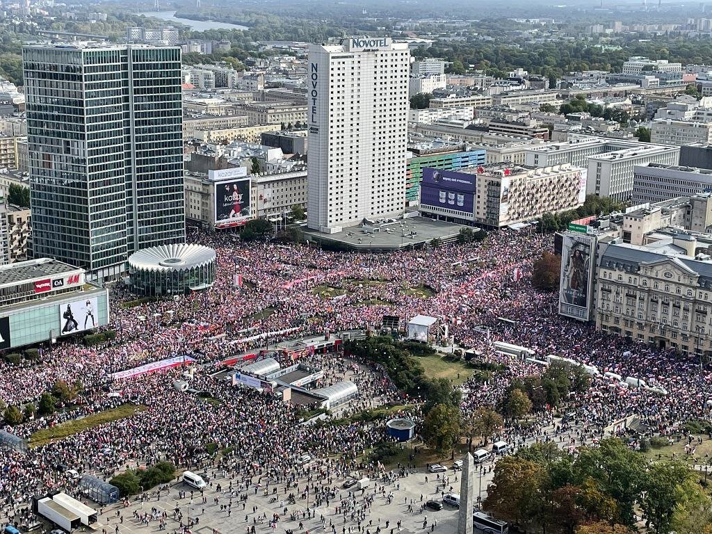 Впечатляющие фото из Варшавы