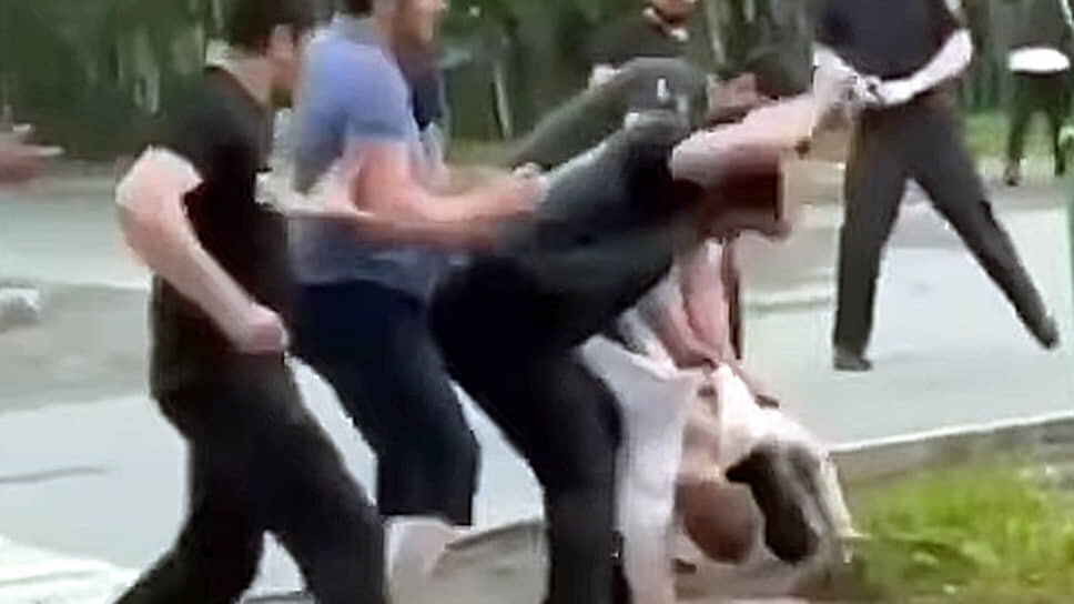Фото: Кадр из видео очевидца📷Наказание за организацию побоища в Ковдоре оказалось не слишком строгим