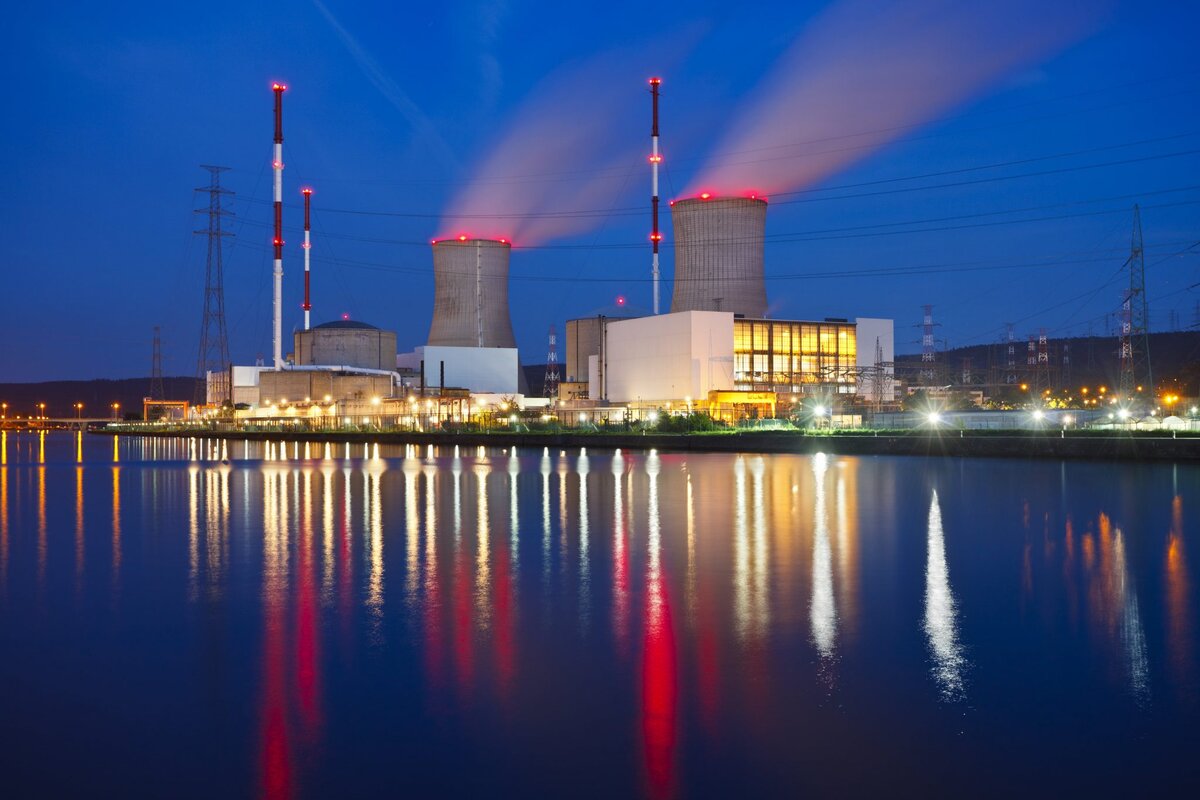 Курская атомная электростанция. Курская АЭС ночью. Курская АЭС закат. Курчатовская АЭС ночью. Приднестровье атомная электростанция.