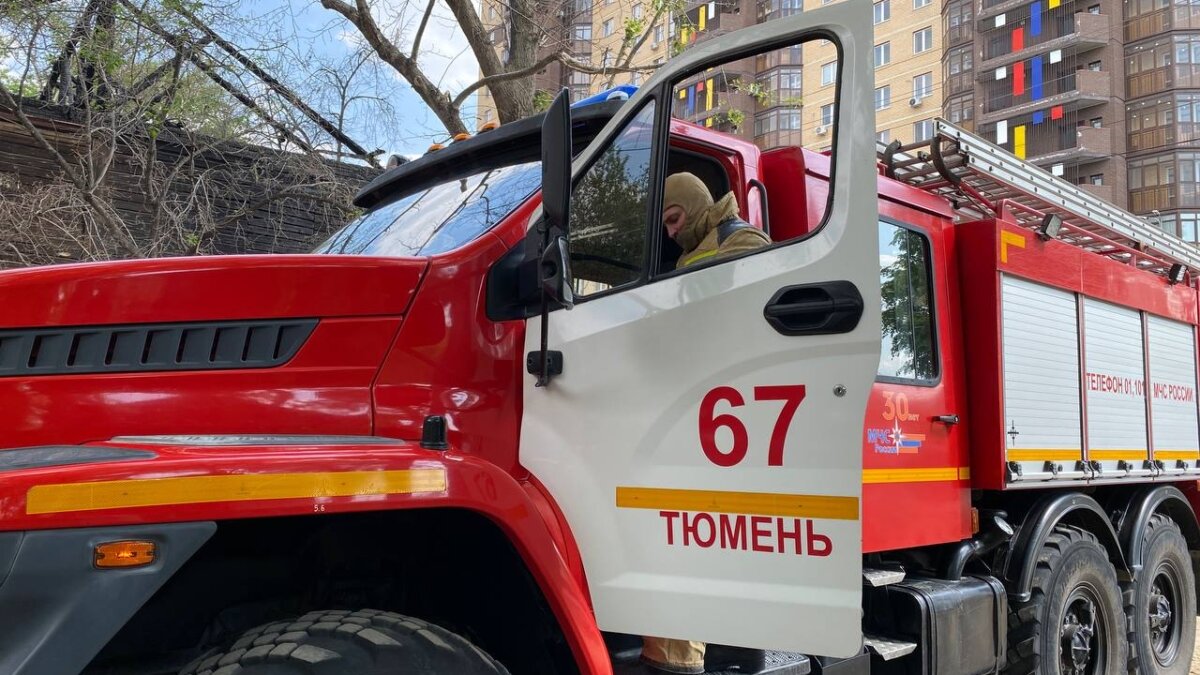 В Тобольске потушили пожар в жилом доме по улице Ремезова | TMN.SM.NEWS |  Дзен