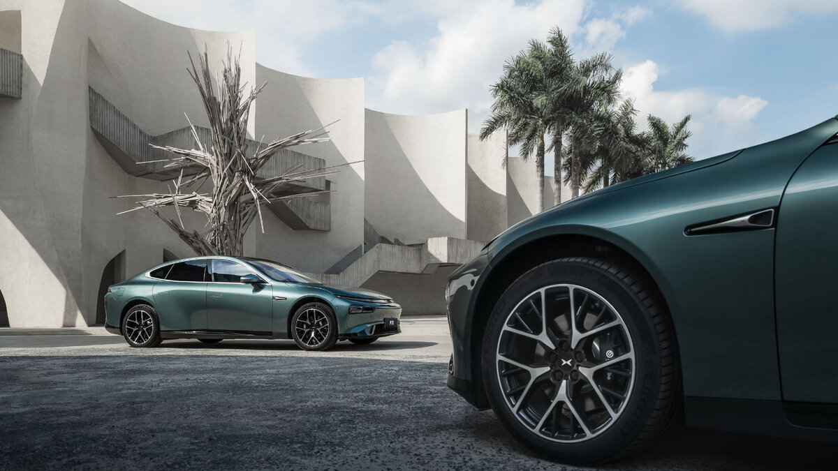 Несмотря на немалый вес, электромобиль XPeng P7i разгоняется до 100 км/ч за 3,7 секунды