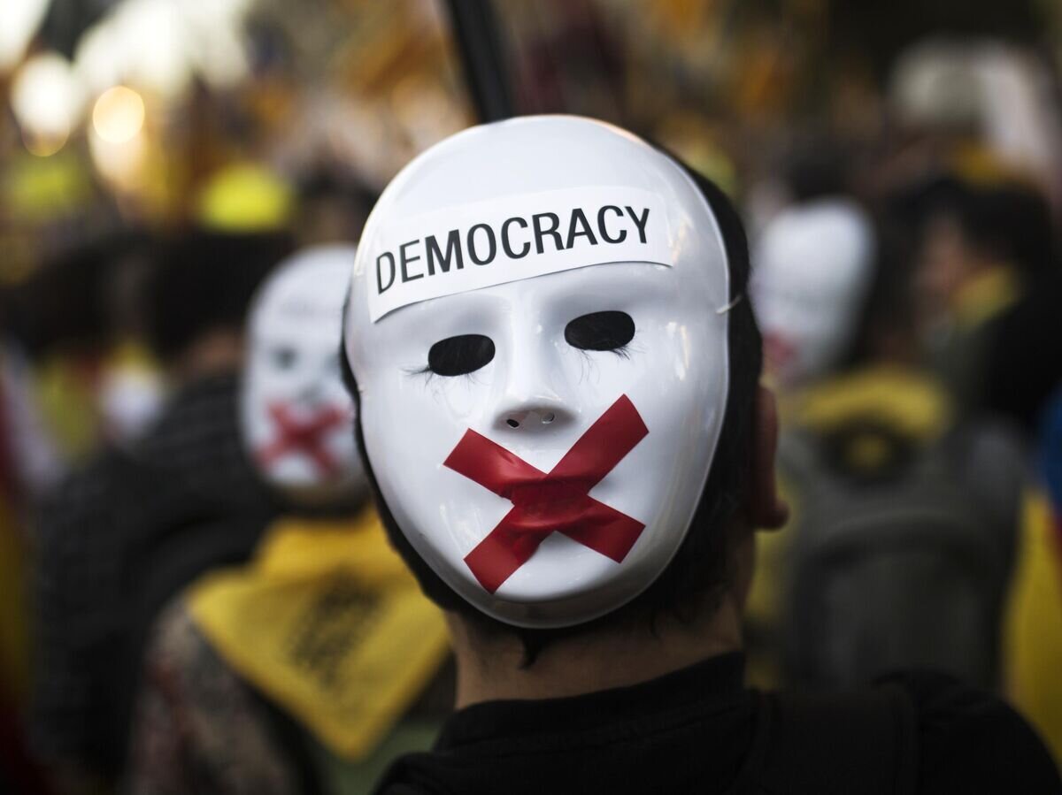 Участник акции в поддержку независимости Каталонии в Мадриде. 16 марта 2019© РИА Новости / Алехандро Мартинез Велез