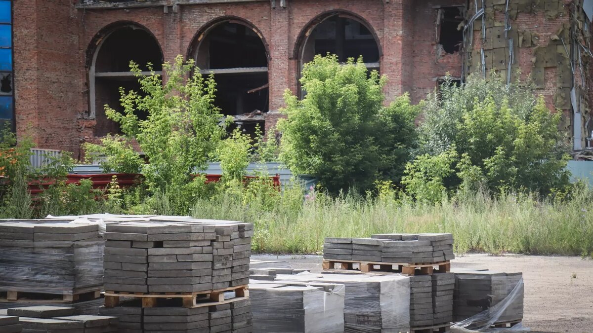     Разрешение на строительство двухэтажного гаража с овощехранилищем выдали еще в 2008 году.