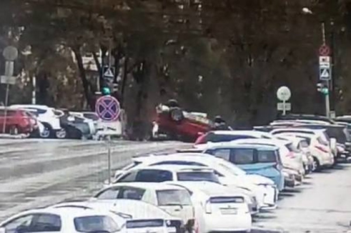    В Хабаровске водитель и пассажир пострадали в тройном ДТП с минивэном