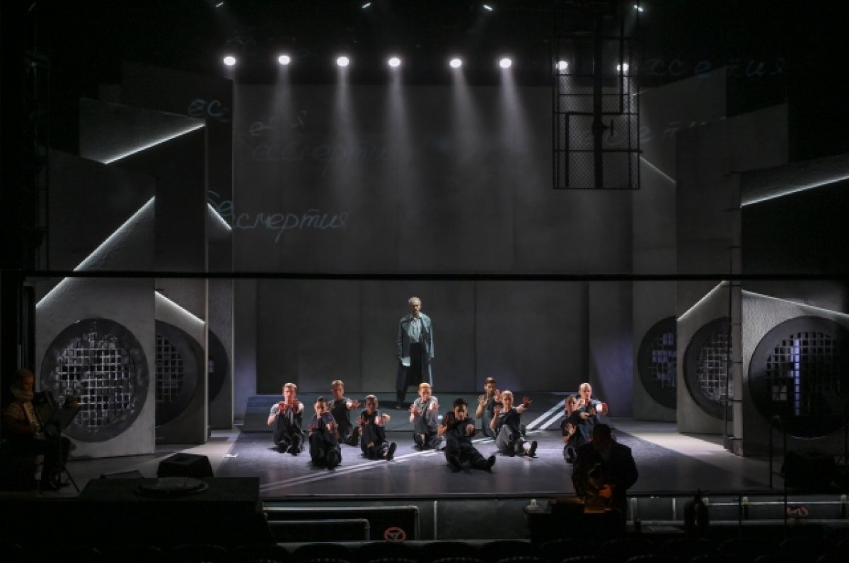    Омская драма открыла юбилейный сезон премьерой спектакля "Магнит. Омская история".