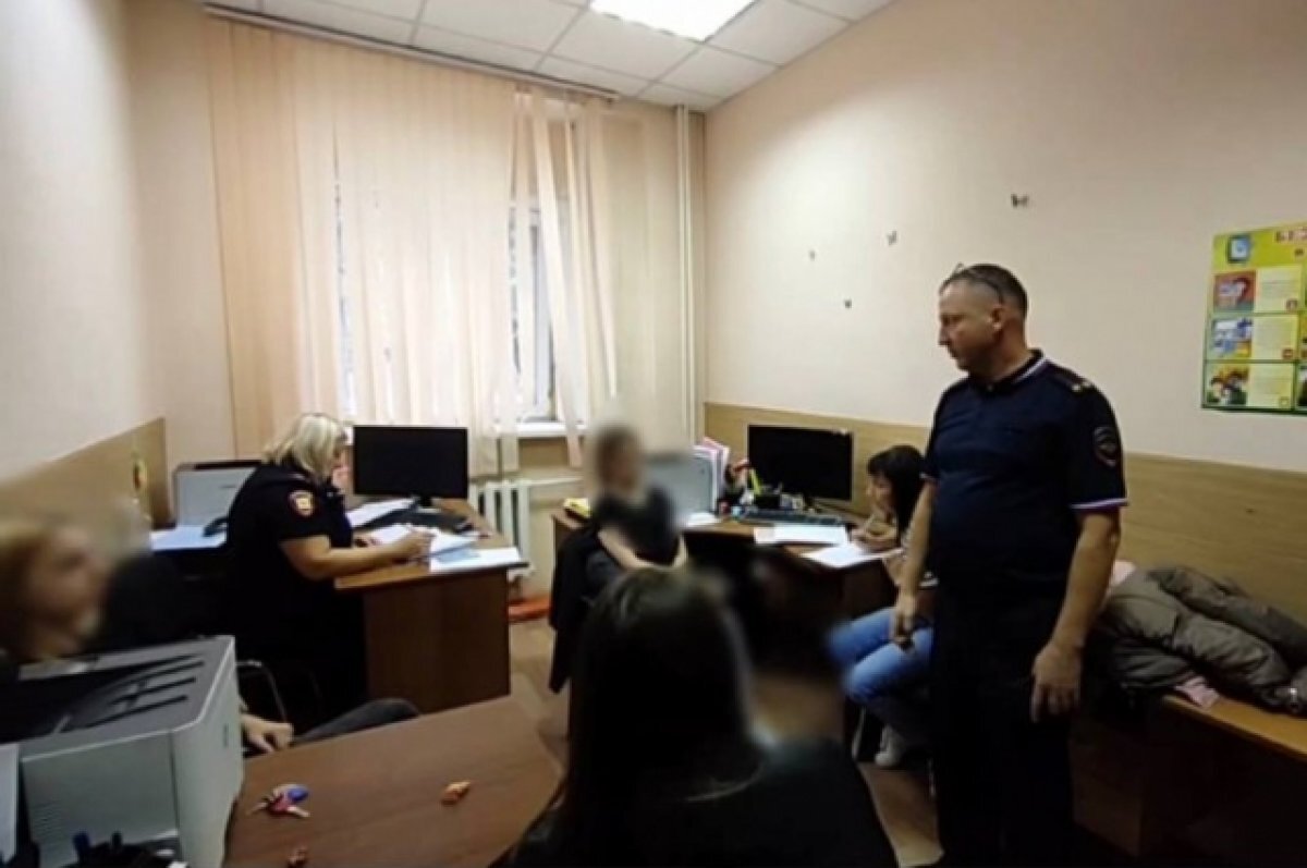   В Ачинске три школьницы из-за личной неприязни избили 14-летнюю девочку