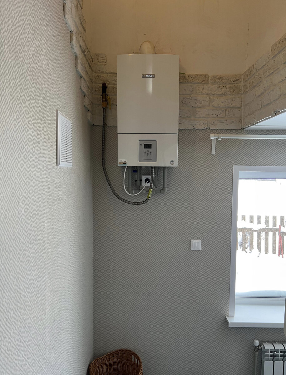 Котел был классный, с ним было тепло в доме. Он работал даже тогда, когда мы уезжали и отсутствовали по пол года. Но всегда переживали за него, т.к. в нашем тсн часто выключали свет. К счастью он нас ни разу не подвел. Котел фирмы «Бош», если что.