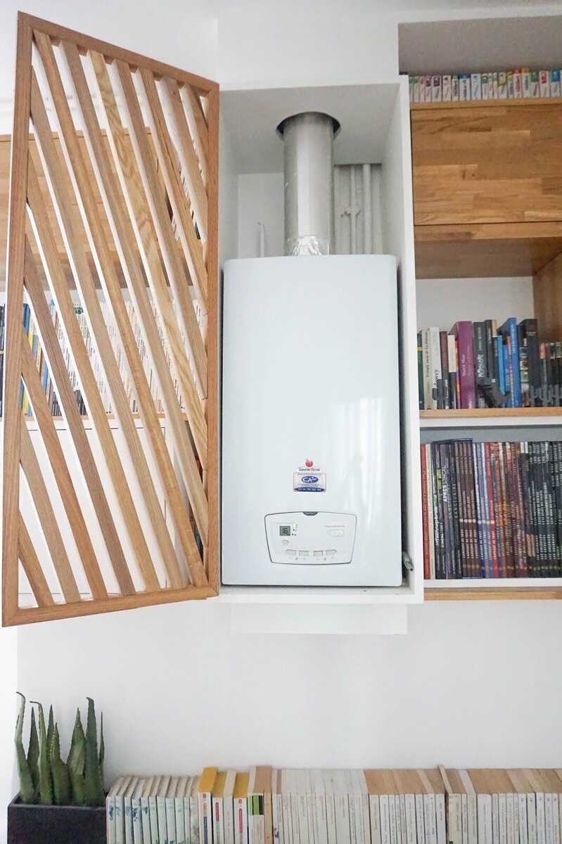 газовая колонка в интерьере. котел bosch gaz 6000 w. кухня дома котлом. кухонные гарнитуры с газовым котлом. кухня дома котлом.