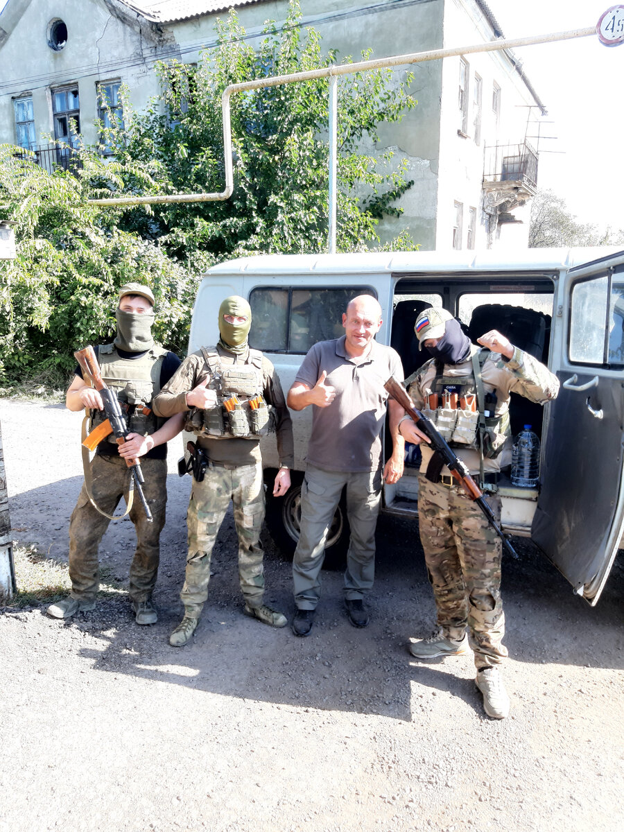 Все перегружено, теперь можно и сфотографироваться с нашими подшефными бойцами.