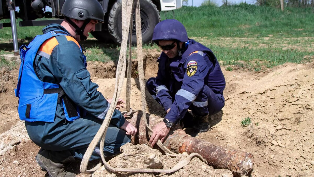     В Ростовской области рыбак в реке Северский Донец обнаружил боеприпас, сообщают СМИ.