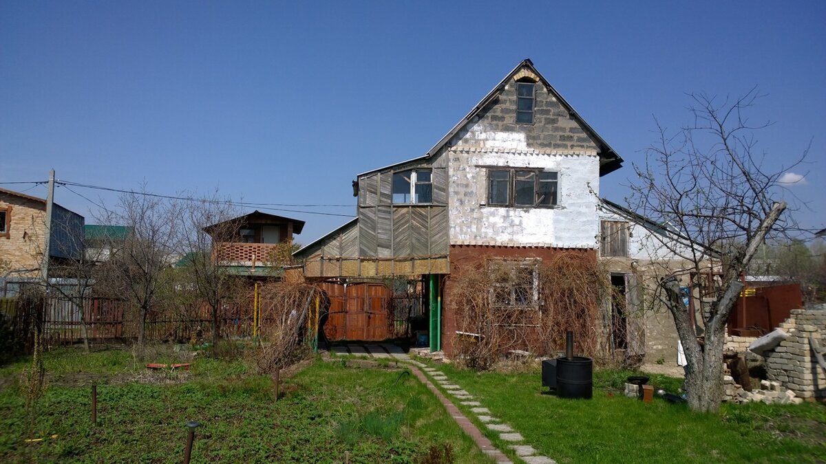 Первые майские праздники на собственной даче и первая крупная покупка - банная печь. Думали - за три дня быстренько поменяем и запустим баню. Ага, щаз!