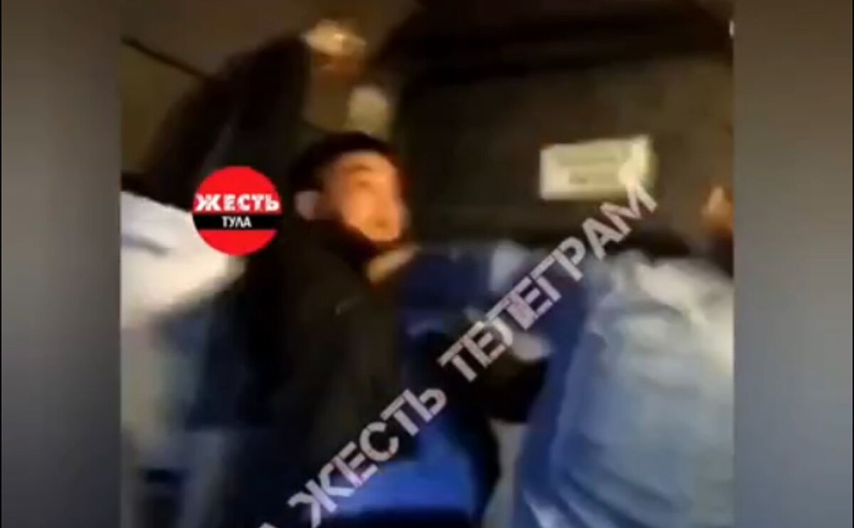 Тульская избили. Мигранты на маршрутке. Двое гастарбайтеров подрались