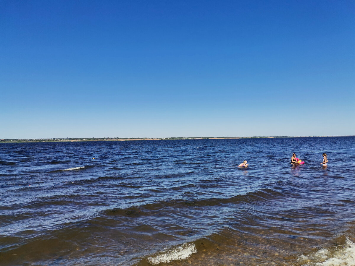 Это мое любимое место отдыха летом. Волга в Саратовской области. Фото из семейного архива
