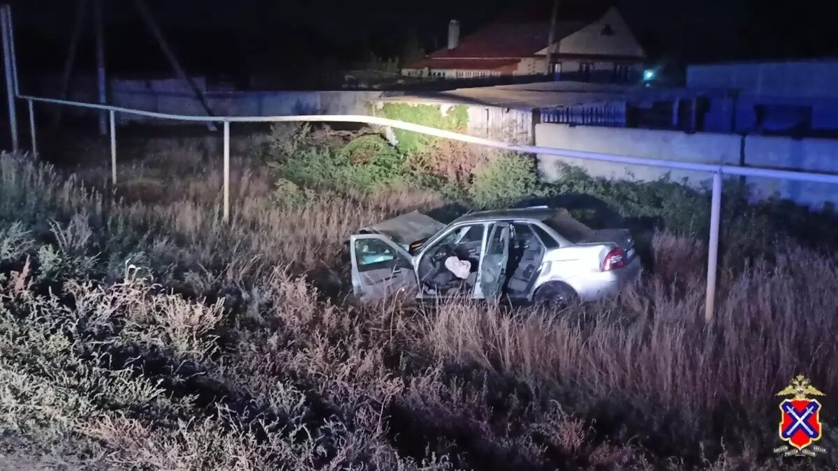     Машина перевернулась и протаранила газопровод в Волгоградской области, сообщает региональное ГУ МВД, пострадал водитель.