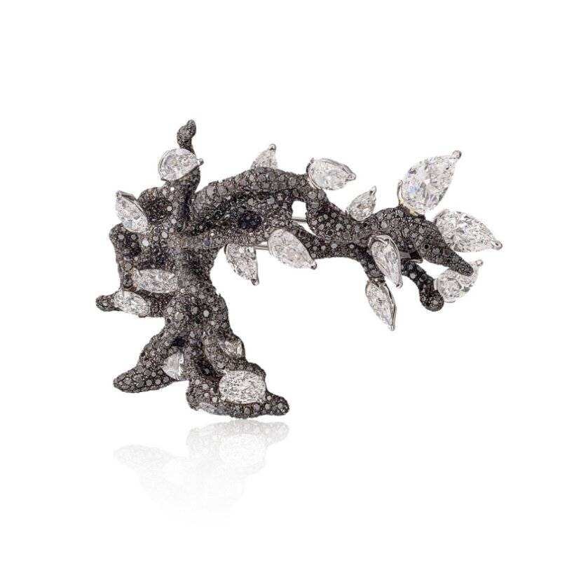 Брошь, 4 сезона, белое золото, бриллианты, черные бриллианты ( Sotheby’s) , 47 миллионов рублей 