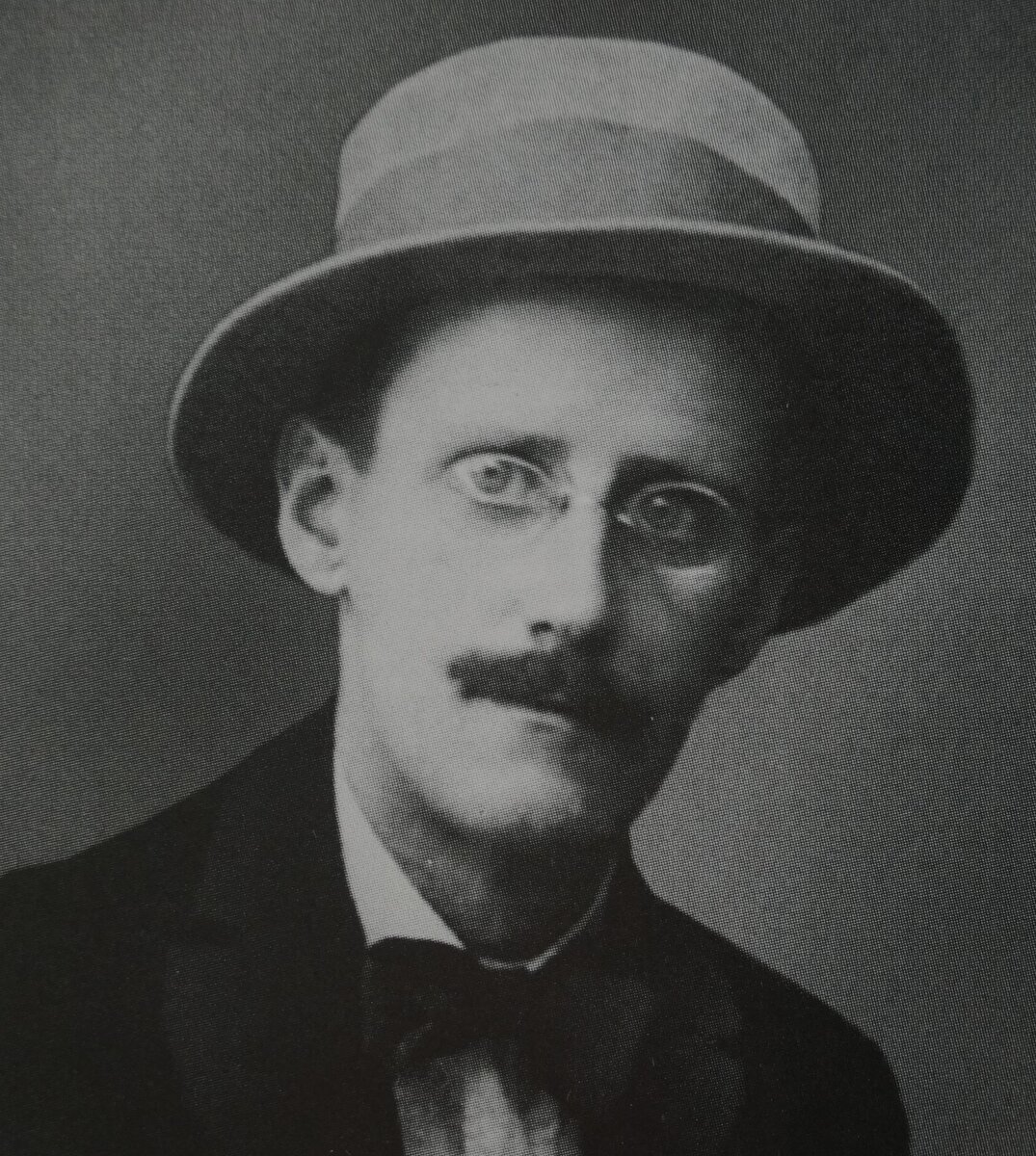 Джеймс Джойс в 1915 году