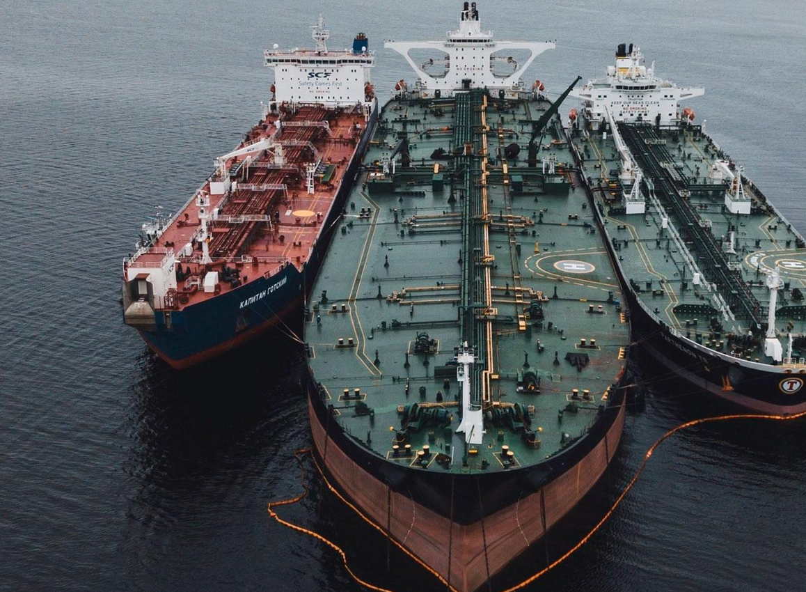 Вот таким волшебным образом "тоталитарная" российская нефть превращается во вполне себе демократическую. Теневой танкерный флот нашей страны убил инициативу США о потолке цен на российскую нефть прямо на взлёте. Фото РИА