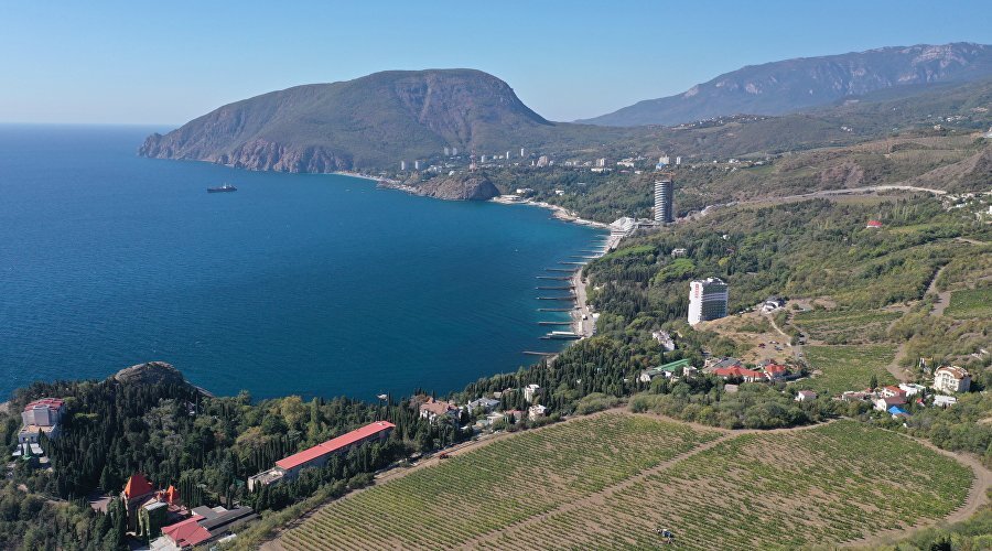 Вид на Алуштинский регион // Фото: Туристический портал Республики Крым, Сергей Коршунов