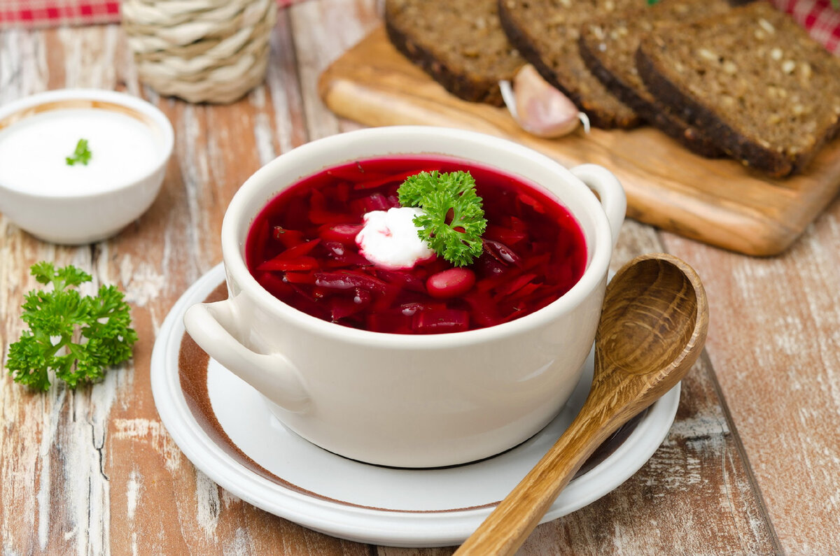 борщ в тарелке
