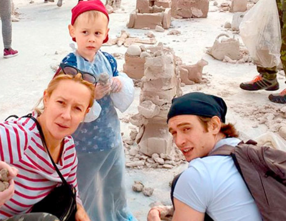 Евгения Дмитриева с мужем и сыном