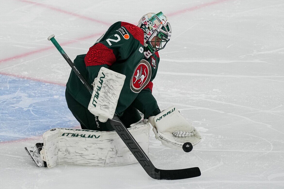 ​199 бросков нанесли соперники по воротам Билялова за 8 матчей. Цифры не для команды, которую принято считать оборонительной. Фото: ak-bars.ru