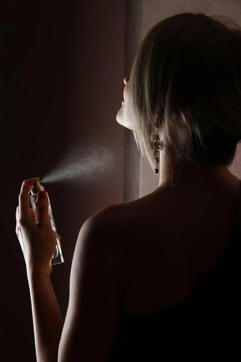 Наносить духи нужно правильно!