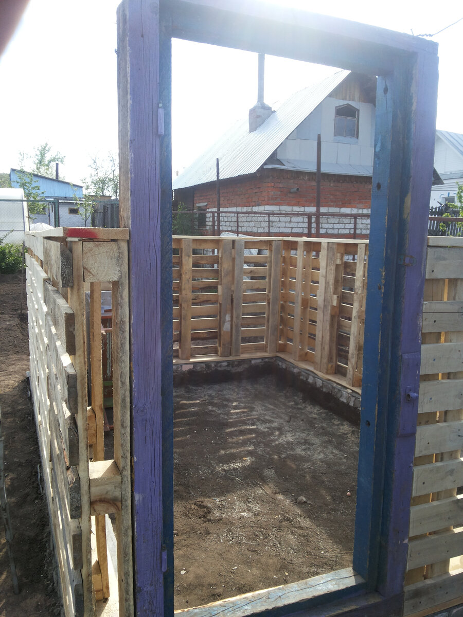 Каркас курятника из строительных поддонов