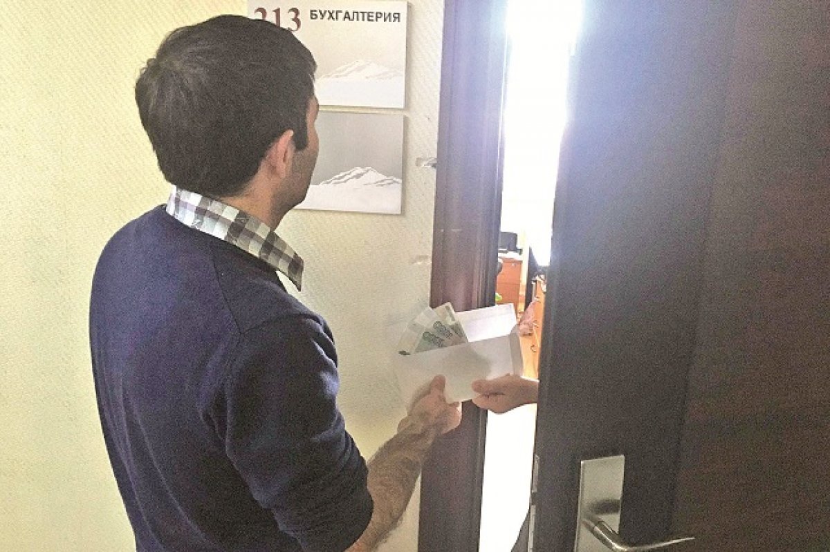    Экс-директора смоленского предприятия подозревают в невыплате зарплаты