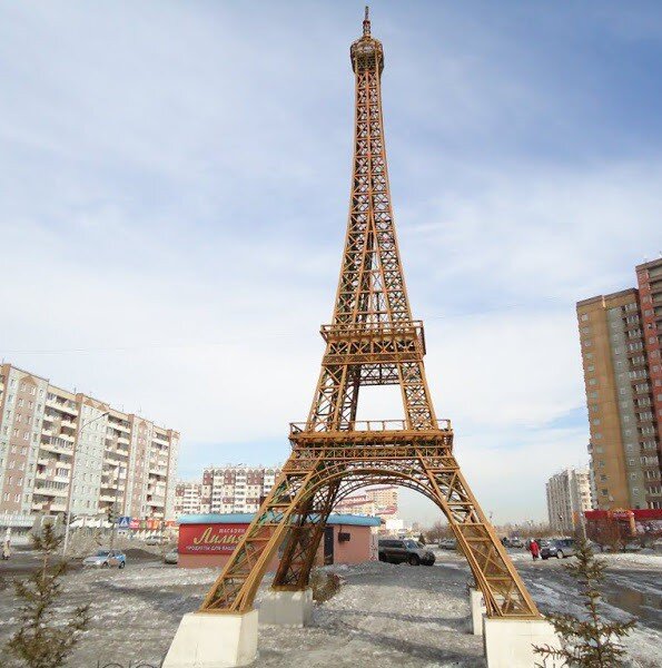 В России сотни копий Эйфелевой башни. А может быть, хватит копировать Запад? Не пора ли закрыть этот карго-культ?