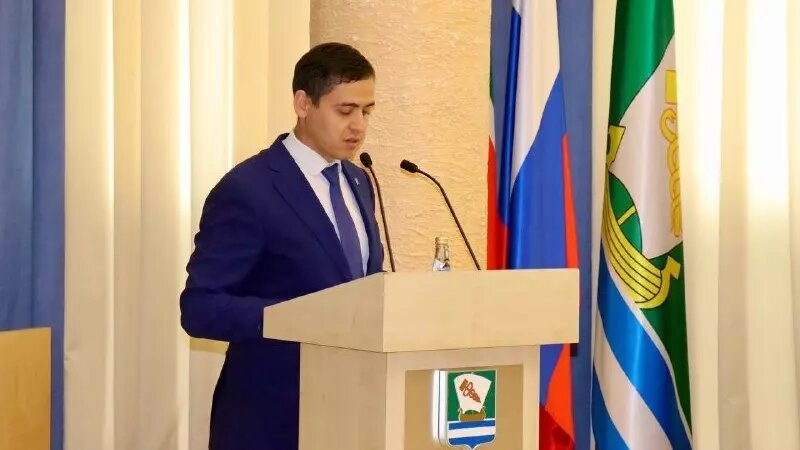     В Зеленодольске выбрали руководителя исполнительного комитета. Им стал 35-летний Зульфат Хабибуллин.