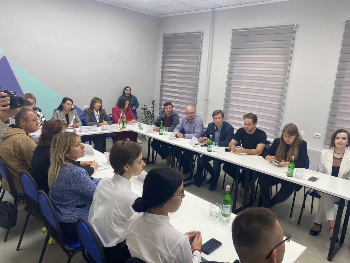    В Курском техникуме связи проходит форсайт-встреча «IT-профи: от инфокейсов к готовым решениям»