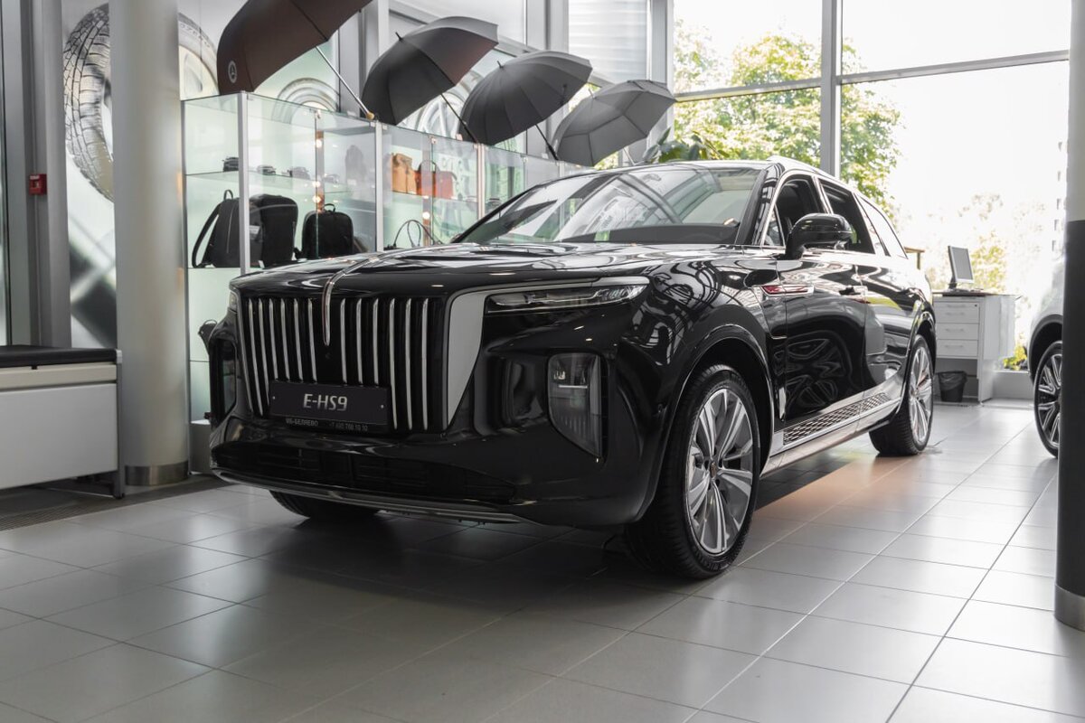 Hongqi E-HS9 оснащён интеллектуальными матричными фарами.