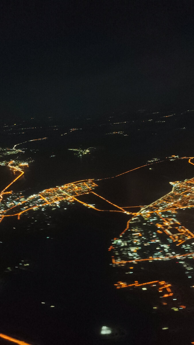 Весь полёт из Питера в Самару было видно землю, небо было чистое, без облаков и все города, которые мы пролетали, были как на ладони. Это где то рядом с Пензой...