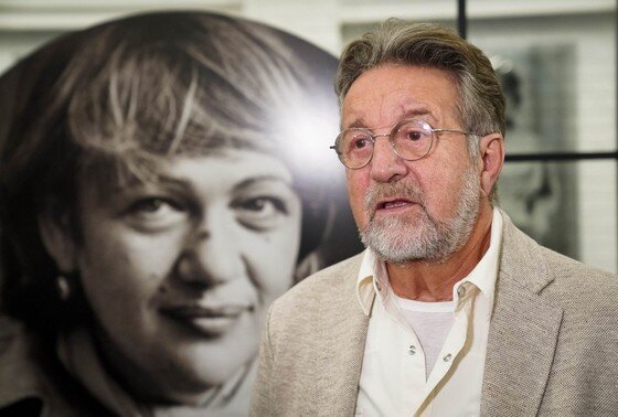    Актер Леонид Ярмольник на фотовыставке «Современник. Планета Волчек» во время сбора труппы театра «Современник»