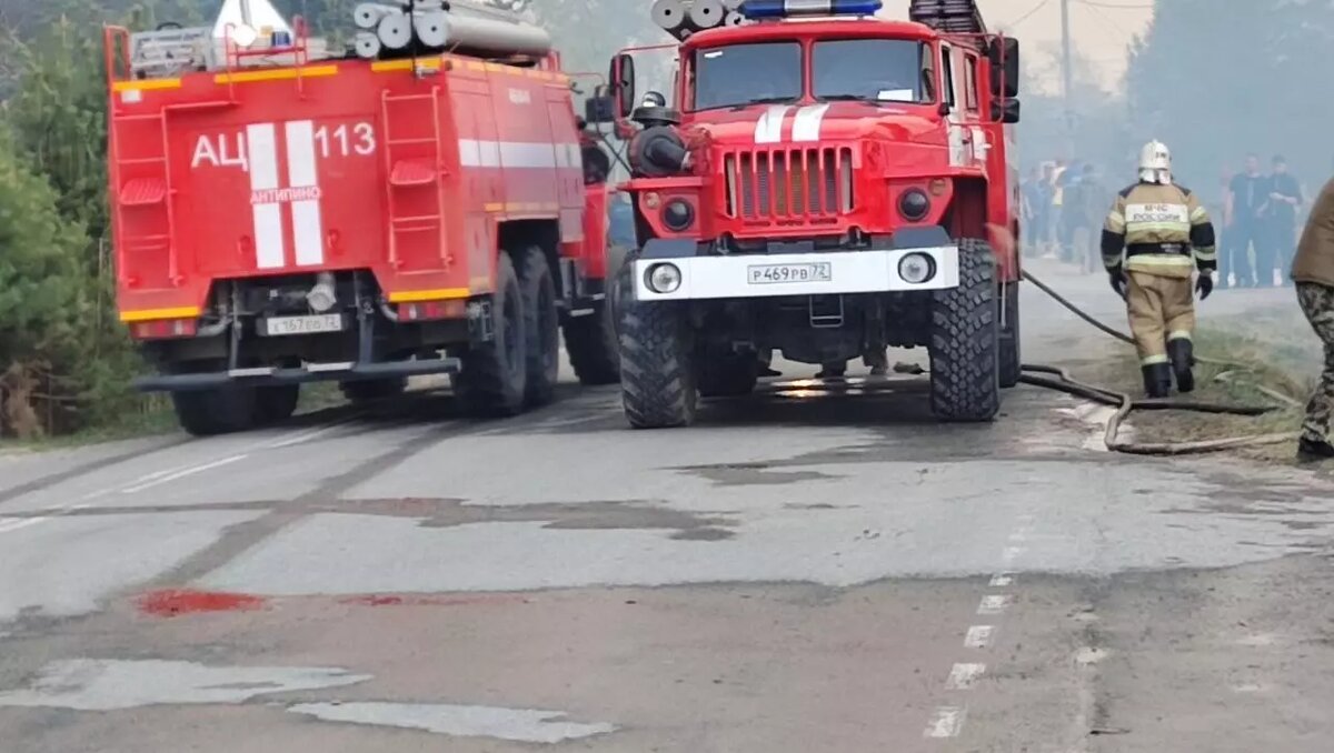     В селе Уват полностью сгорел рейсовый автобус. По данным местных жителей, всё произошло очень быстро, люди успели покинуть транспортное средство.