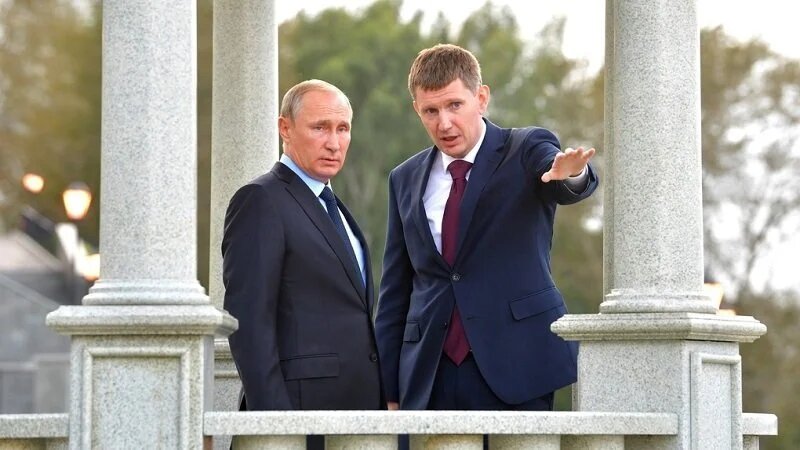 Решетников показывает, где нужно натянуть мембрану, чтобы рублю похорошело. Вижу так.