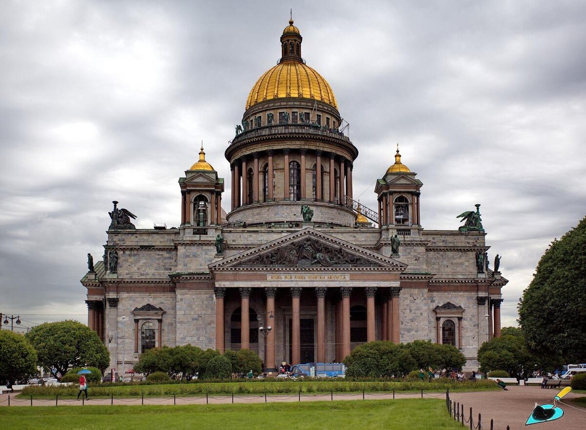 Исаакиевский собор в Санкт Петербурге летом