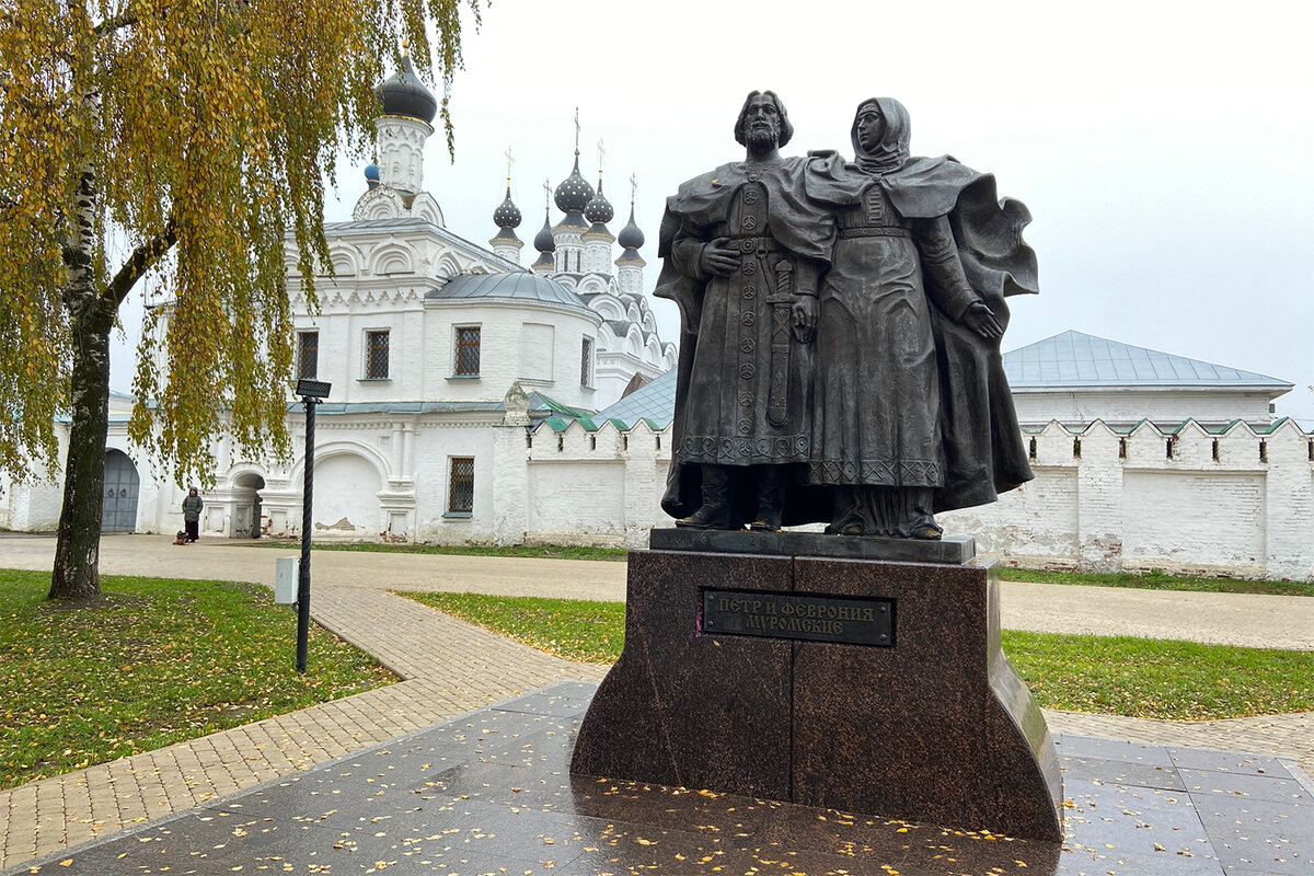 Статуи князей