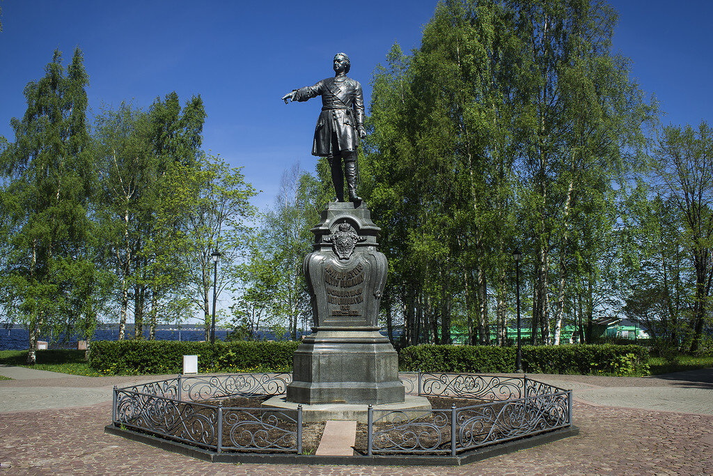 Памятник Петру I