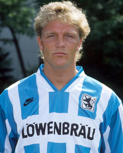 Мюнхен 1860 саарбрюкен. Фк айнтрахт брауншвейг. Мюнхен 1860. Фк мюнхен 1860. Фк айнтрахт брауншвейг.