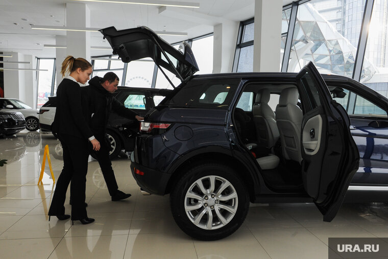    Продажи автомобилей с пробегом тоже выросли