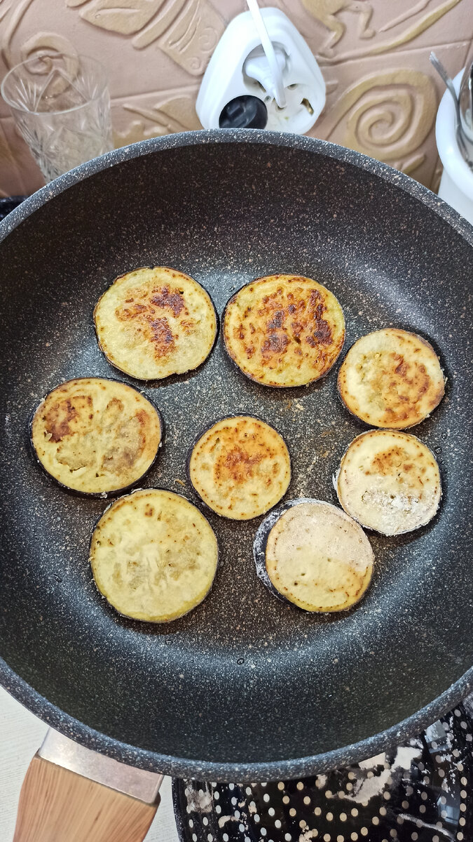 Жареные баклажаны с помидорами и чесноком. | Приготовлено с душой | Дзен