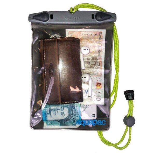 Специальные водонепроницаемые чехлы-кармашки помогут сохранить важные вещи сухими