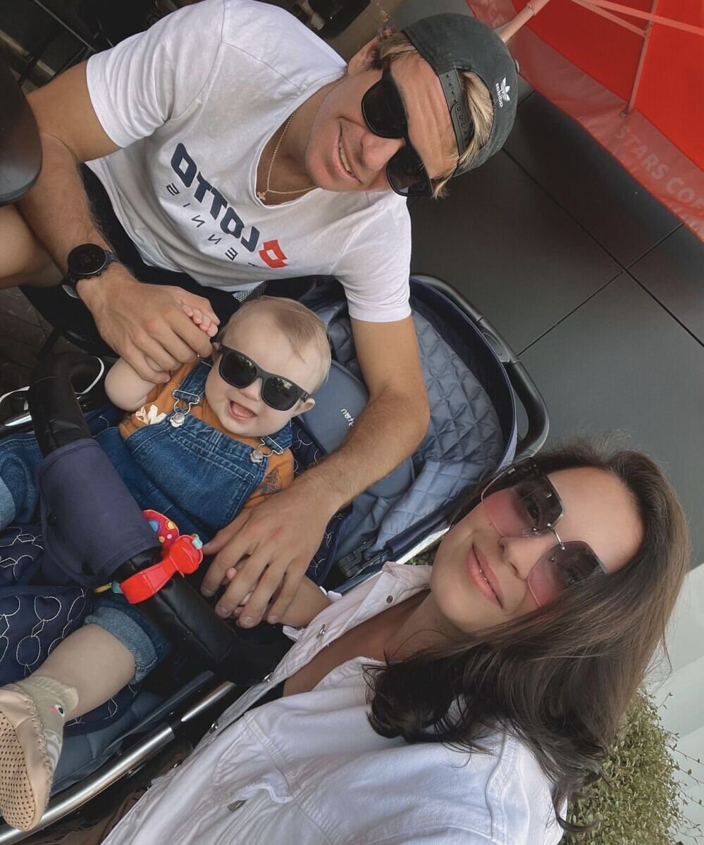 Какая красивая семья: Аделина Сотникова с мужем и сыном | New-magazine.ru |  Дзен