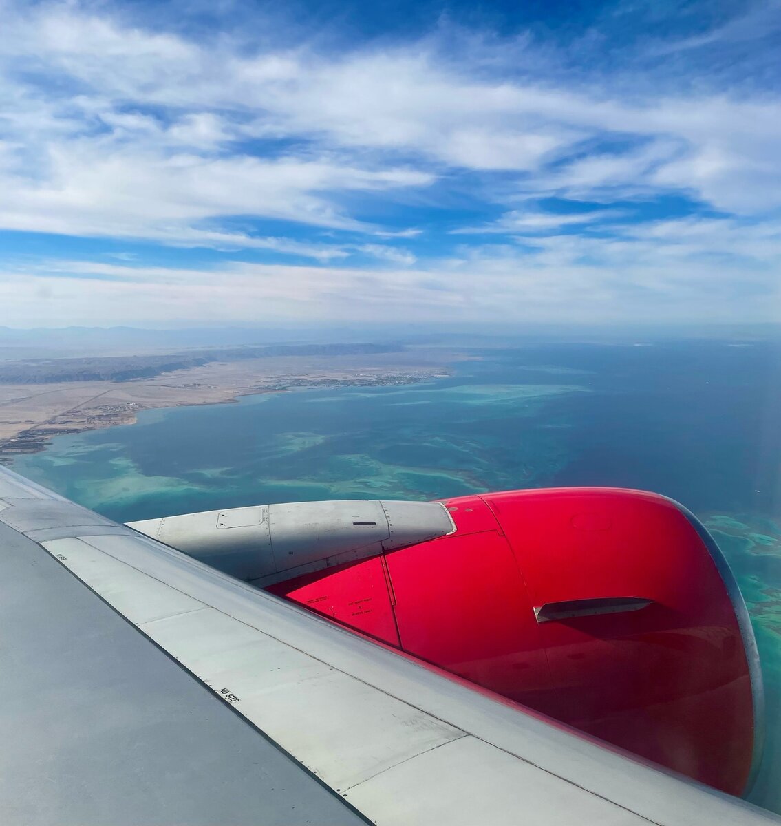 Фото, которое я сделала из самолета по пути в прекрасную теплую страну, в которой давно хотела побывать:)