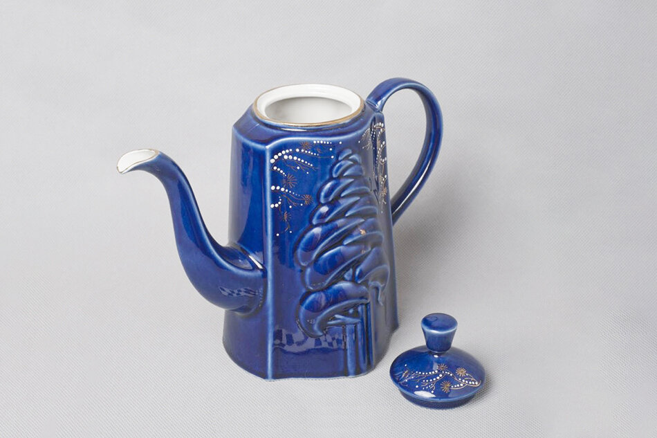 Чайник из сервиза «Новогодний». Бронница, 2004 год. Автор Иван Михайлович Бердников  