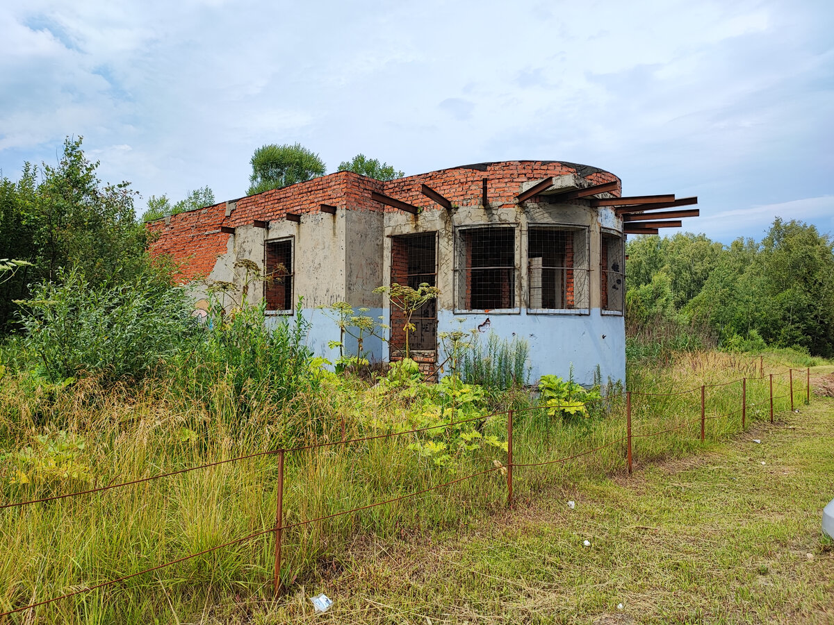 Заброшенный пост ГАИ