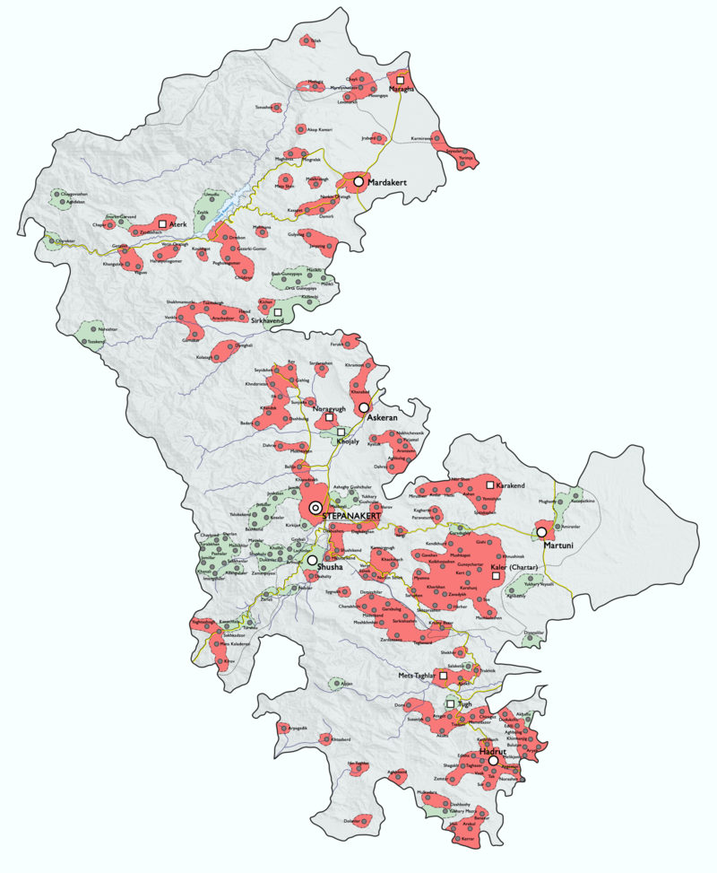 Карабах в 1989 году. Красным - армянское население, зелёным - азербайджанское. Серым - необжитые горы.