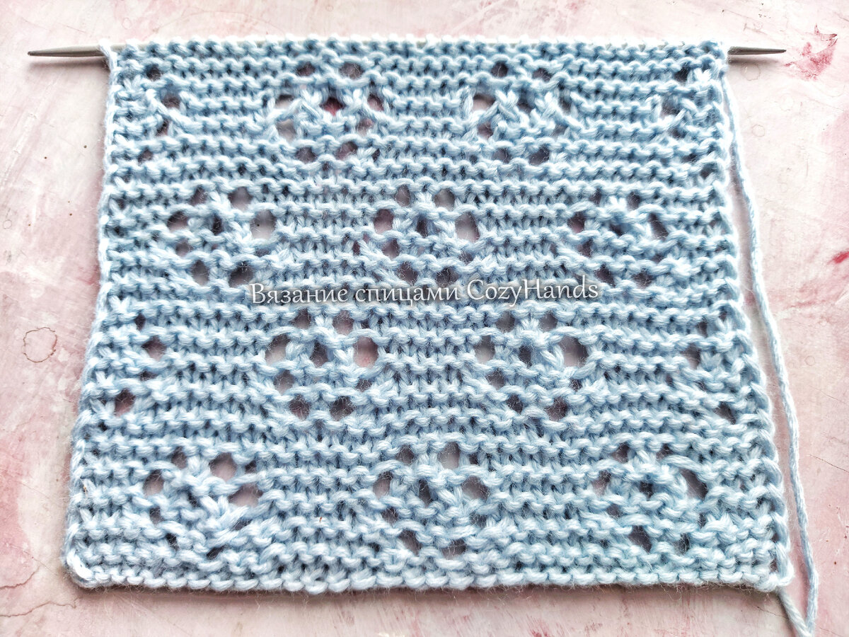 Красивый ажурный узор спицами на основе платочной вязки